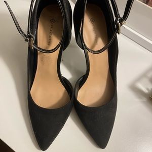 Black pump with ankle strap